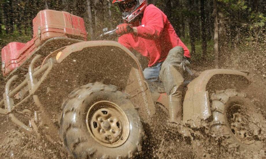 Wpływ oddychających materiałów na komfort noszenia spodni do jazdy na quadzie