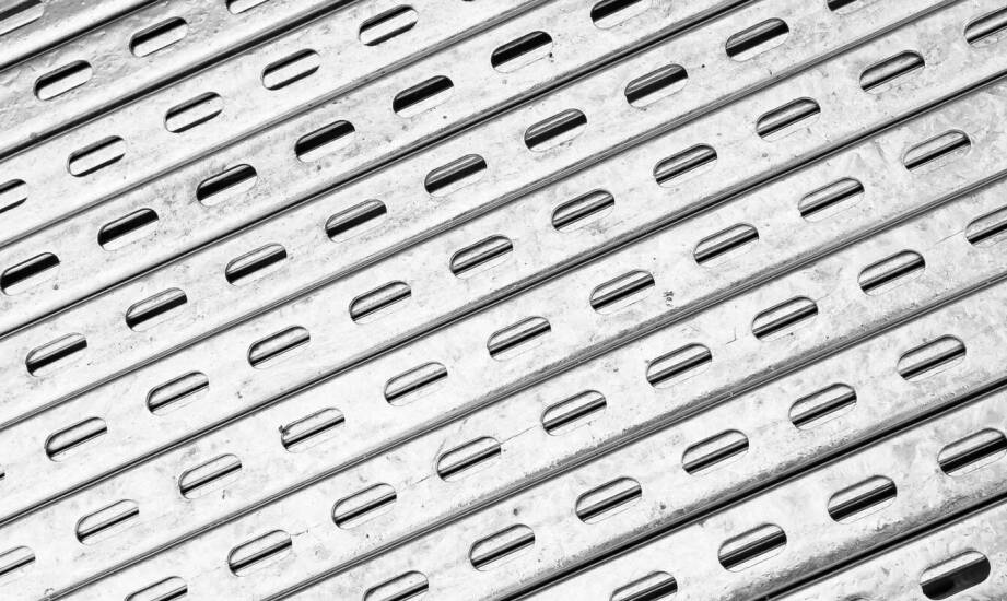 Różnorodność wzorów perforacji w kwasoodpornych blachach – co oferuje rynek?