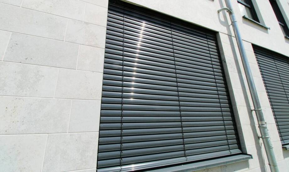 Jakie są ekonomiczne korzyści z inwestycji w klinkierowe płytki elewacyjne?