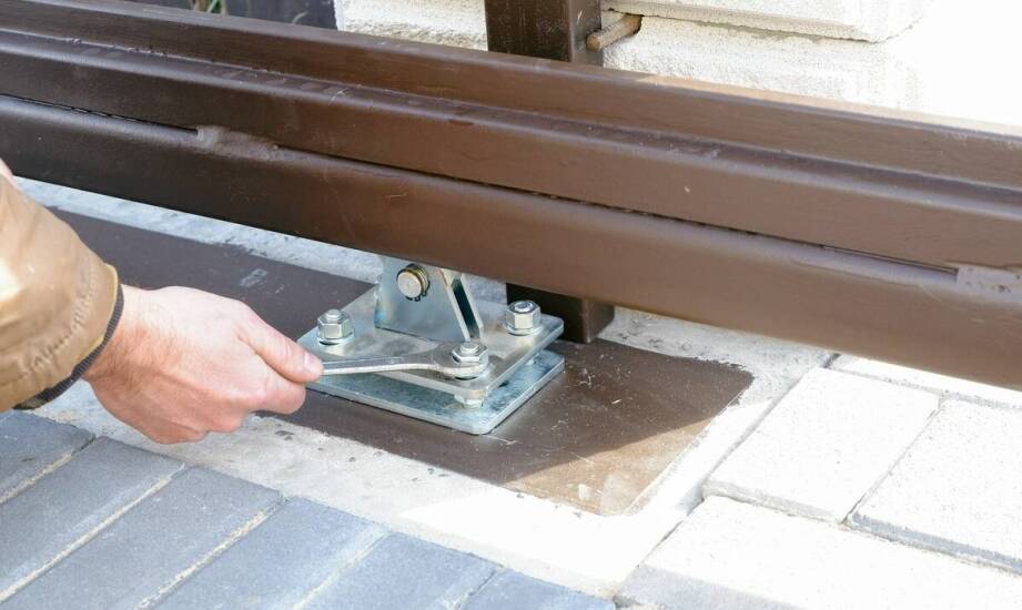 Jakie są kluczowe aspekty montażu balkonowych balustrad?