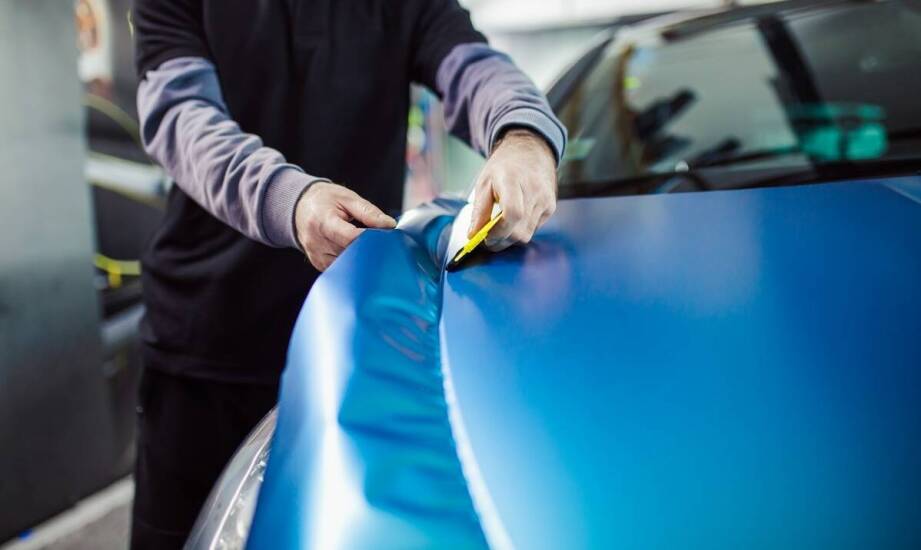 Ile kosztuje oklejenie samochodu fluorescencyjną folią?