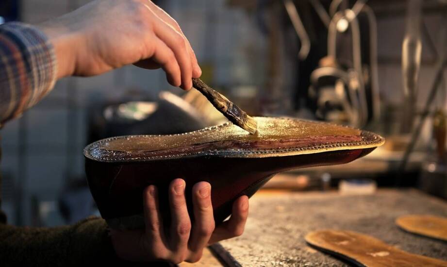 Wybór odpowiednich środków do farbowania skóry – jakie są opcje?