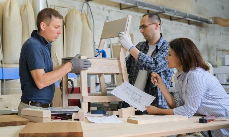 Jak społeczność w Kępnie wspiera rozwój nowych technologii w branży meblowej?