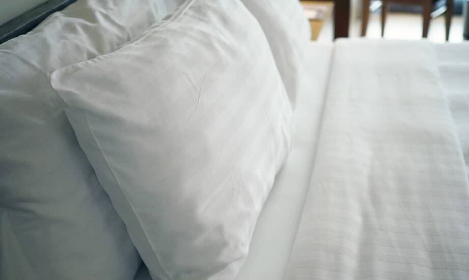 Pościel z prześcieradłem – jakie materiały zapewniają najlepszy komfort?