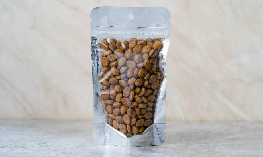 Porównanie karmy Nero Gold z innymi markami premium.