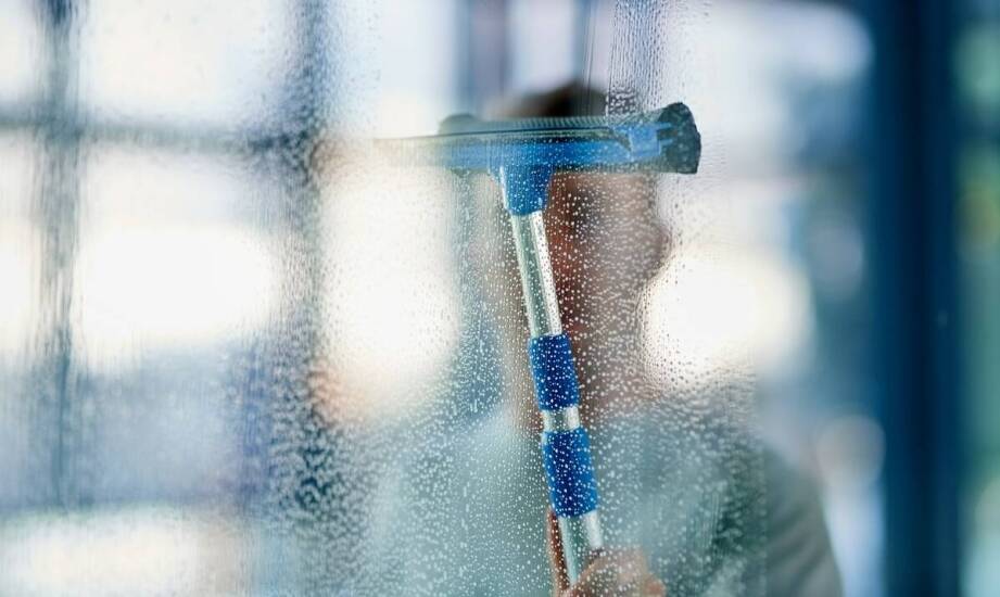 Innowacyjne metody mycia sklepowych witryn dla perfekcyjnej przejrzystości