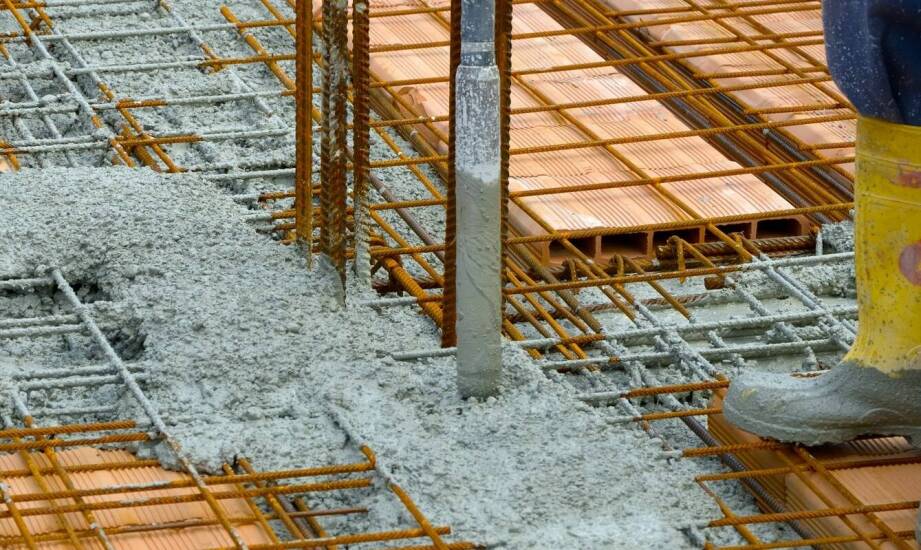 Jak zbrojenie wpływa na wytrzymałość posadzkowego betonu?