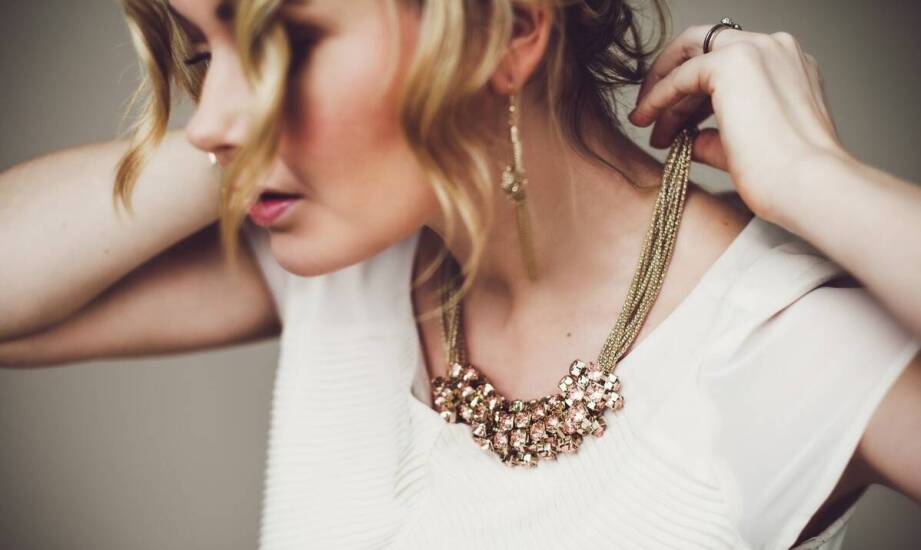 Rola kolczyków z wisiorkiem w budowaniu stylu osobistego