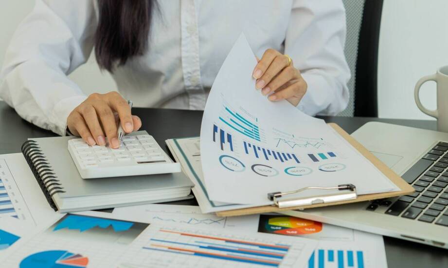 Jakie korzyści przynosi współpraca z biurem rachunkowym przy obsłudze umów zlecenia?