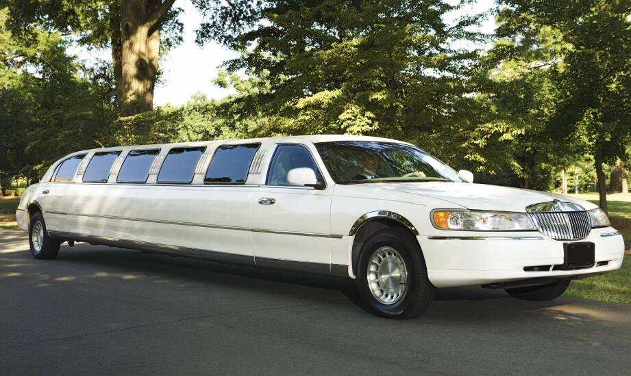 Jakie elementy wyposażenia są kluczowe dla komfortu jazdy w limuzynie?