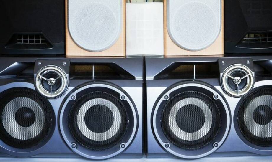 Przewodnik po wyborze odpowiedniego systemu multiroom do różnych typów pomieszczeń