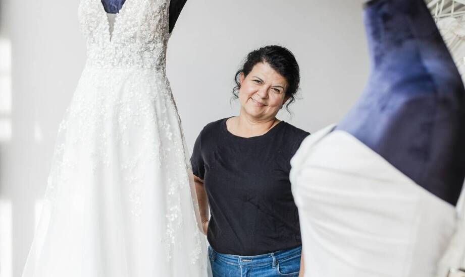 Wpływ dodatków na ostateczny wygląd szytej na miarę sukni ślubnej