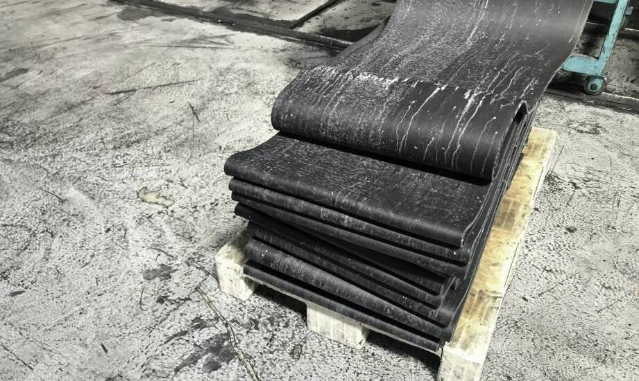 Jakie materiały najlepiej sprawdzają się przy produkcji gumowych płytek?