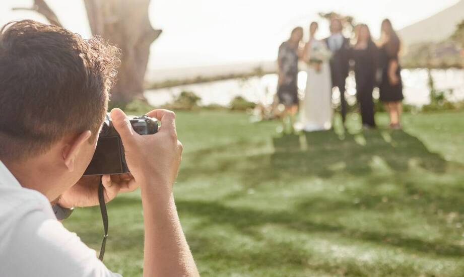 Znaczenie osobistego podejścia w fotografii ślubnej – jak spełnić oczekiwania klientów?