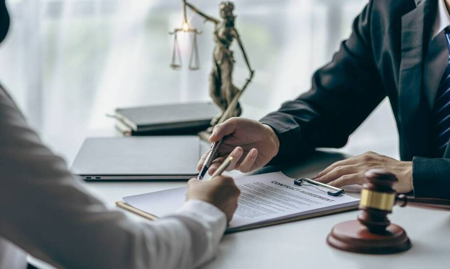 Umowy cywilnoprawne – na co zwrócić uwagę przy ich sporządzaniu z pomocą prawnego radcy?