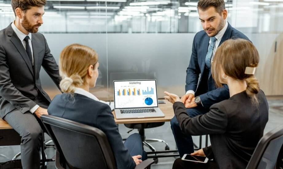 Jakie są kluczowe elementy efektywnego zarządzania dla ogłoszeń?