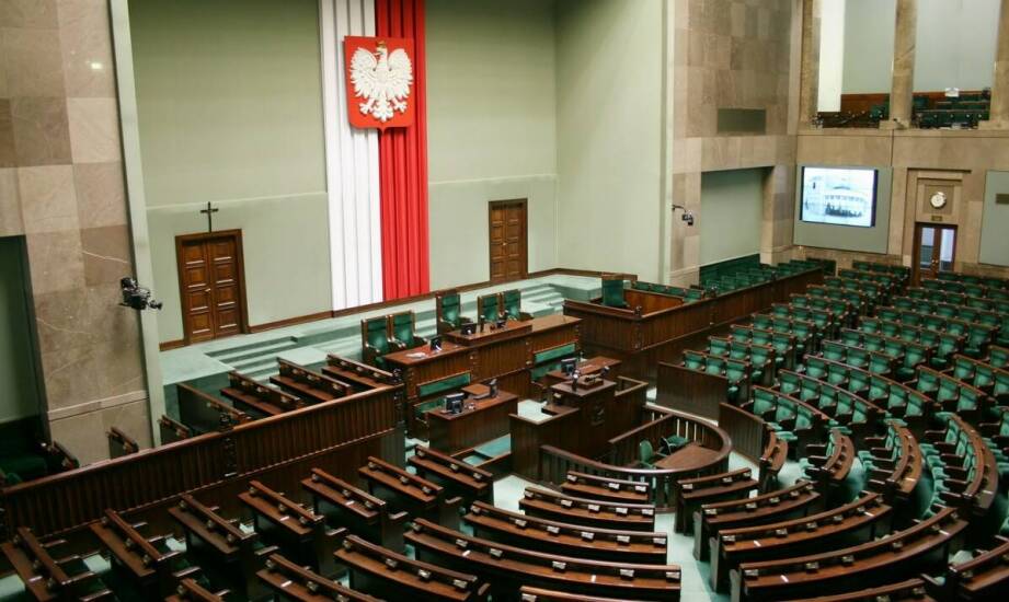 Publiczne rozpowszechnianie zabronionych czynów: Nowe podejście legislacyjne