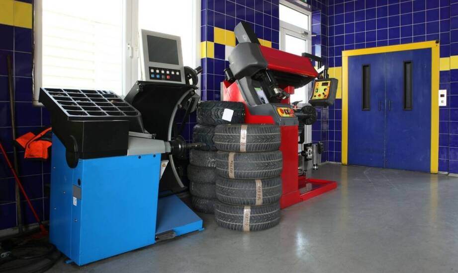 Wyposażenie wulkanizacyjnego warsztatu a zadowolenie klienta – kluczowe aspekty