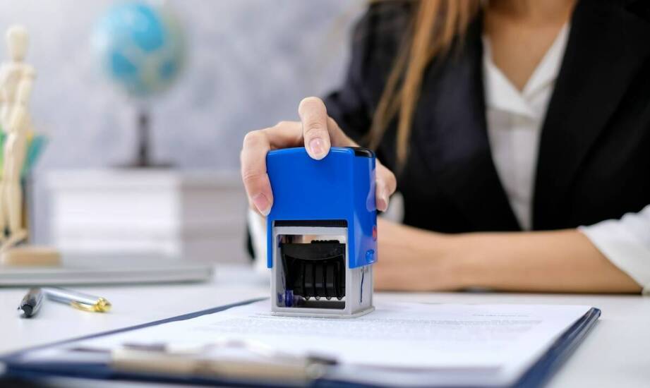 Kluczowe zalety firmowych pieczątek w zarządzaniu dokumentacją