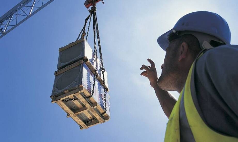 Jakie są zalety korzystania z samochodowych dźwigów w transporcie materiałów?