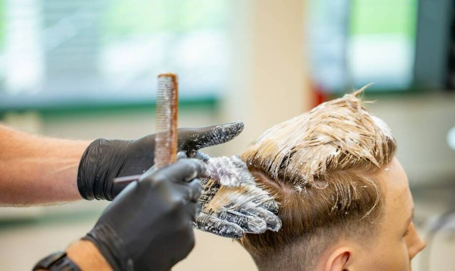 Trendy w koloryzacji włosów z użyciem farby keen