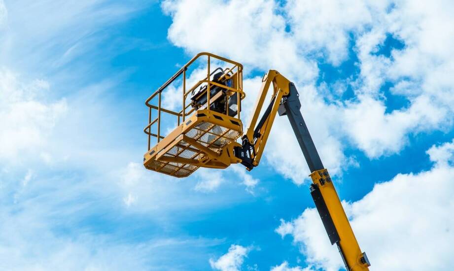 Dlaczego wynajem koszowych podnośników to elastyczne finansowe rozwiązanie?