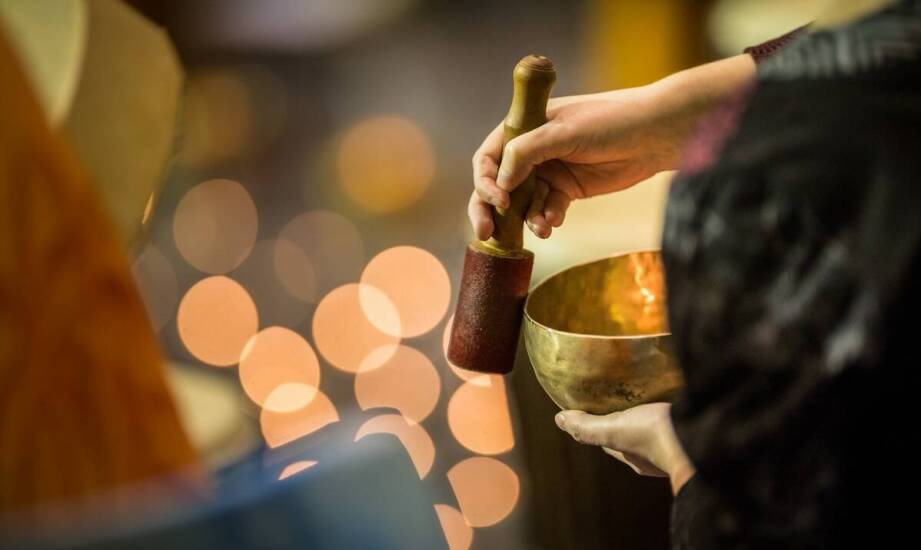 Jak dźwiękowe sesje z tybetańskimi misami wpływają na układ nerwowy?