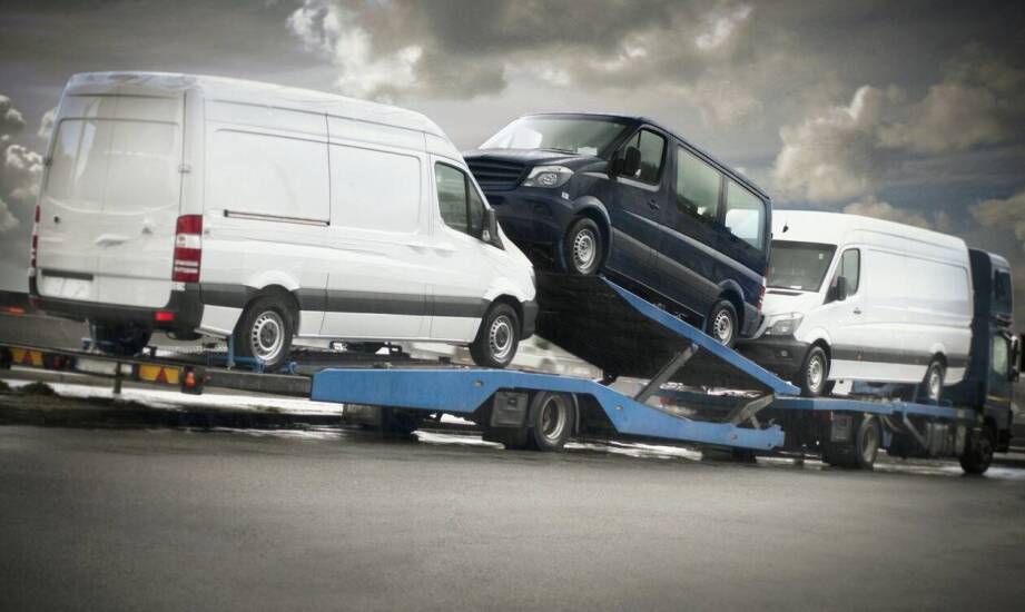 Kluczowe cechy samochodowych lawet dla branży transportowej