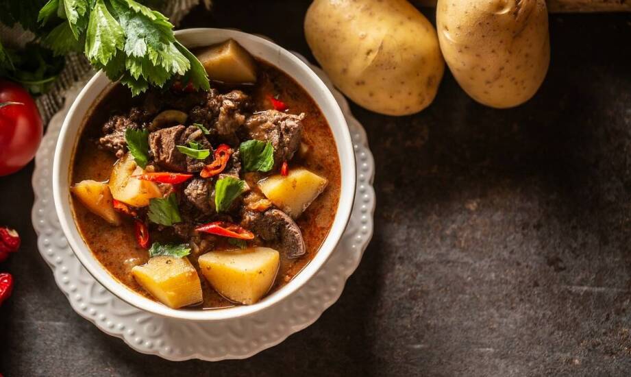 Co wyróżnia nasz czulent spośród innych kulinarnych propozycji w Krakowie?