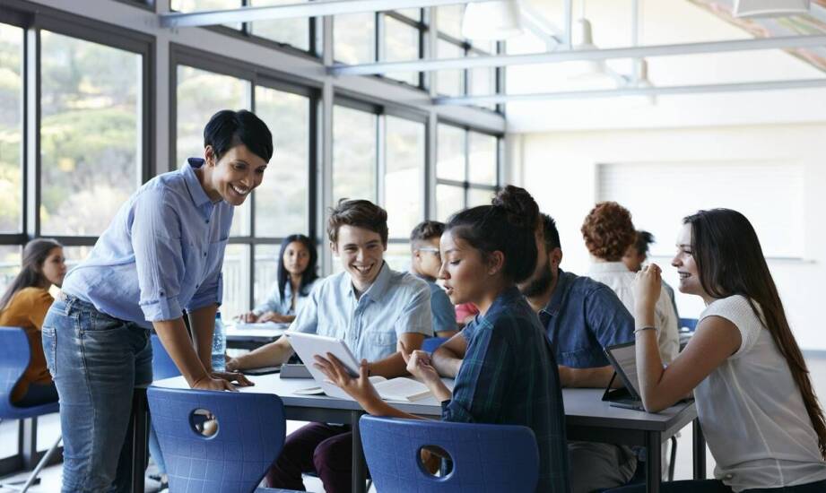 Znaczenie współpracy z biznesem w edukacji przyszłych informatyków.