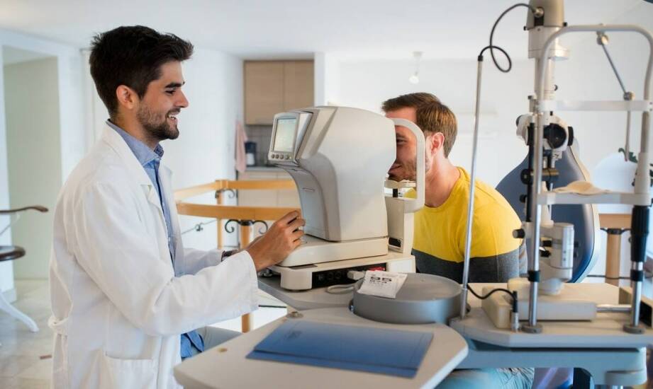 Badanie pola widzenia jako część kompleksowej diagnostyki okulistycznej.