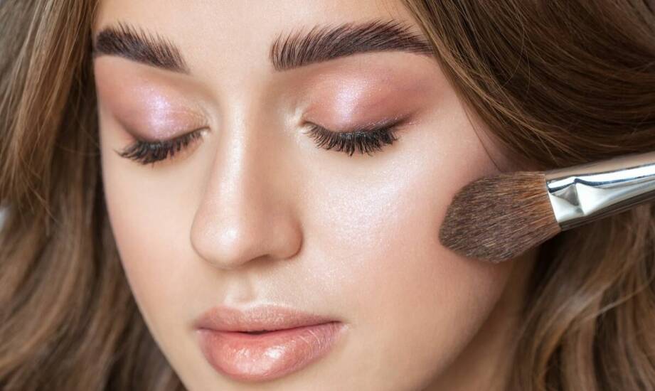 Modelowanie twarzy a naturalny efekt – jak osiągnąć go?