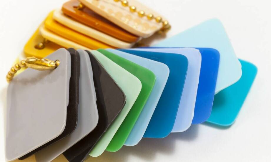 Jakie materiały najlepiej nadają się do produkcji reklamowych kasetonów?