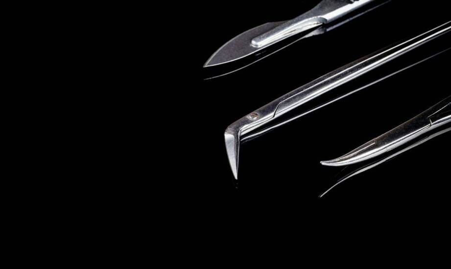 Naszyjnik z chirurgicznej stali a inne materiały – co warto wiedzieć?