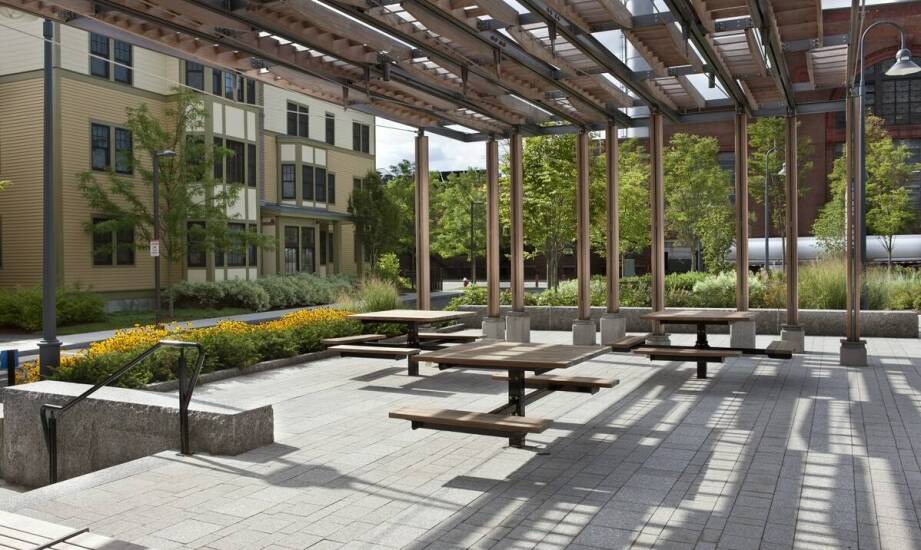 Zastosowanie betonowych grilli w parkach – korzyści i możliwości aranżacyjne