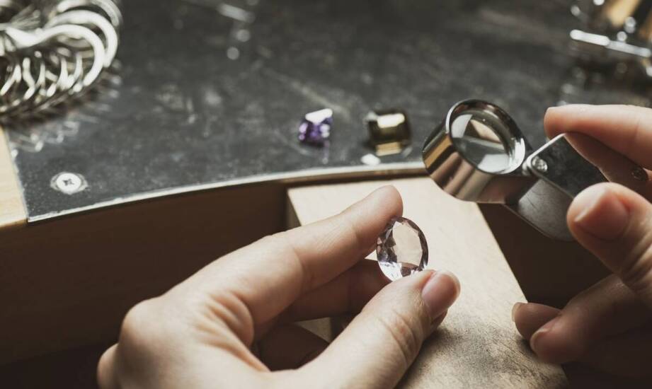 Znaczenie doświadczenia gemmologa w procesie certyfikacji szlachetnych kamieni