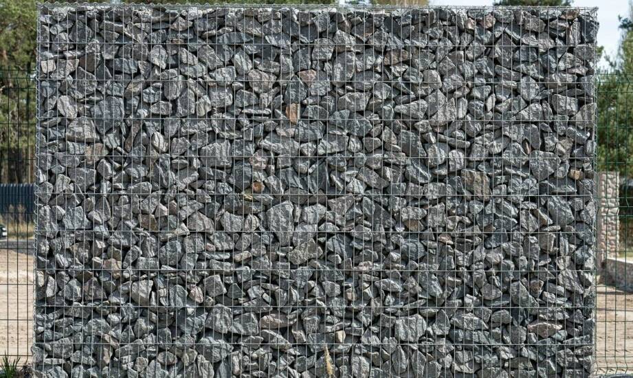 Wybór odpowiednich wypełnień do gabionowych koszy – kamienie, kruszywa i szkło