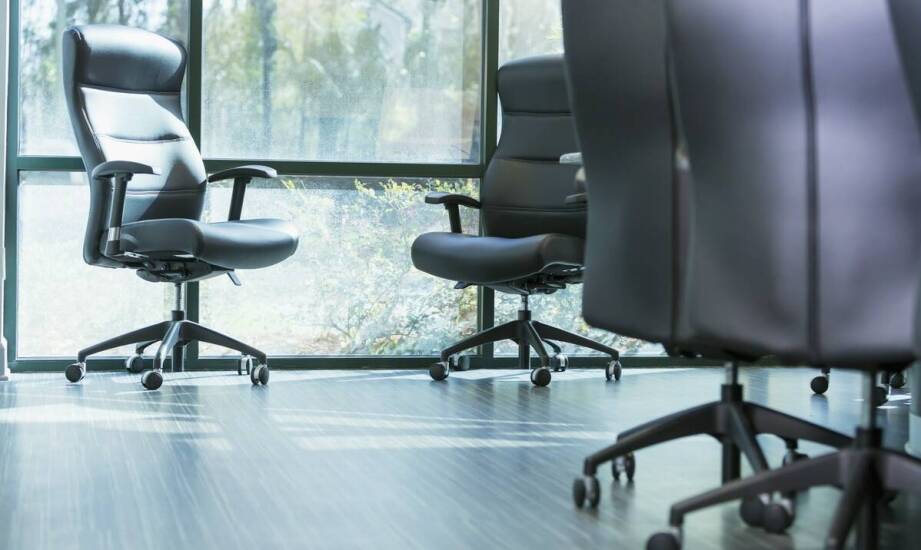 Ekologiczne krzesła komputerowe: moda czy konieczność dla firm w Warszawie?