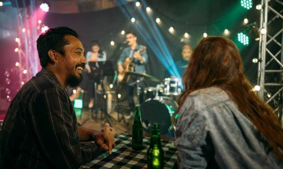 Tradycyjna klezmerska muzyka na żywo – co oferujemy w naszej restauracji?