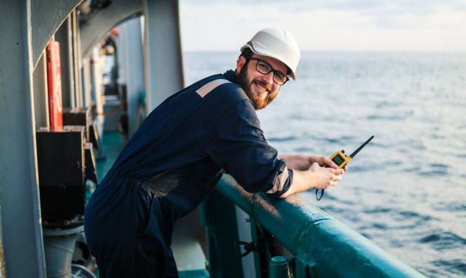 W jaki sposób pomoc podczas podróży wspiera klientów w trakcie rejsów morskich?