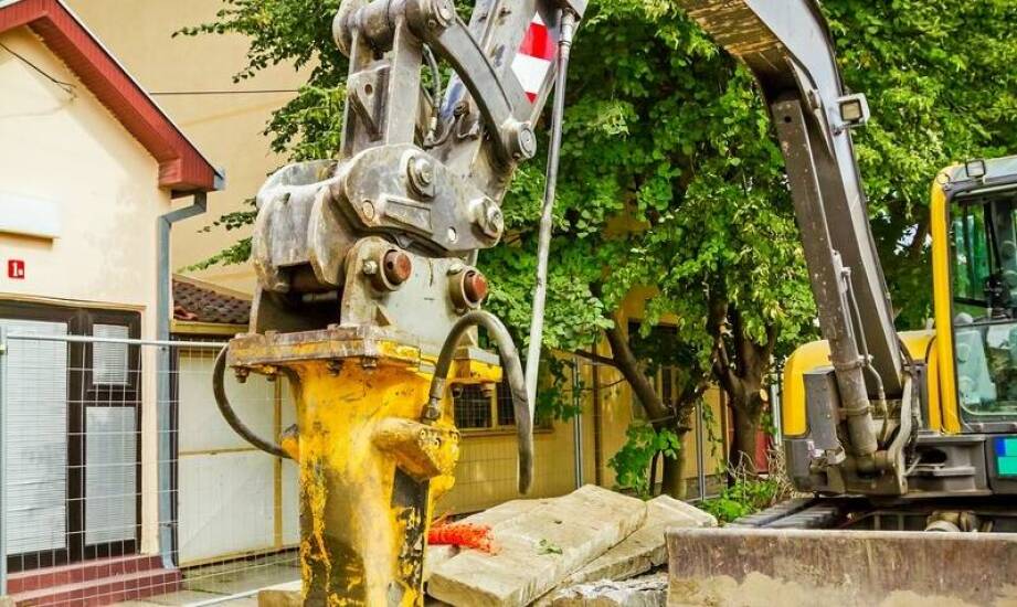 Kluczowe zalety używanych młotów hydraulicznych do koparek