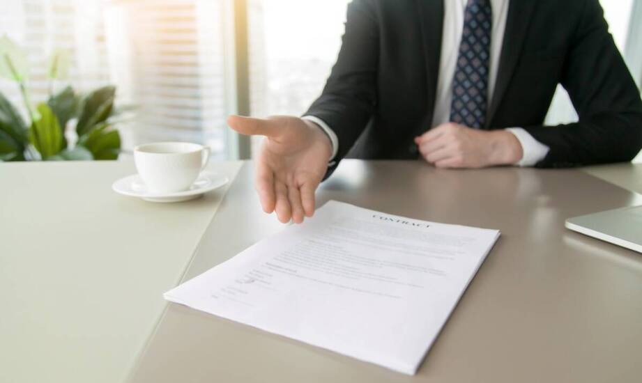 Jak wcześniejsze rozwiązanie umowy bez dodatkowych kosztów wpływa na firmy?