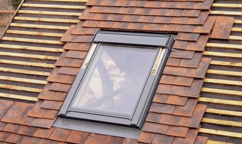 Wybór odpowiednich szyb do dachowych okien – co warto wiedzieć?