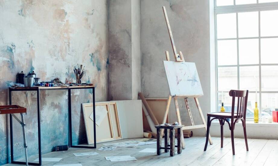 Jakie są najlepsze praktyki w suszeniu olejnych obrazów w pracowni artystycznej?