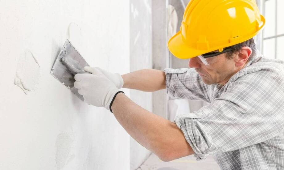 Jak przygotować powierzchnię pod maszynowe tynki?