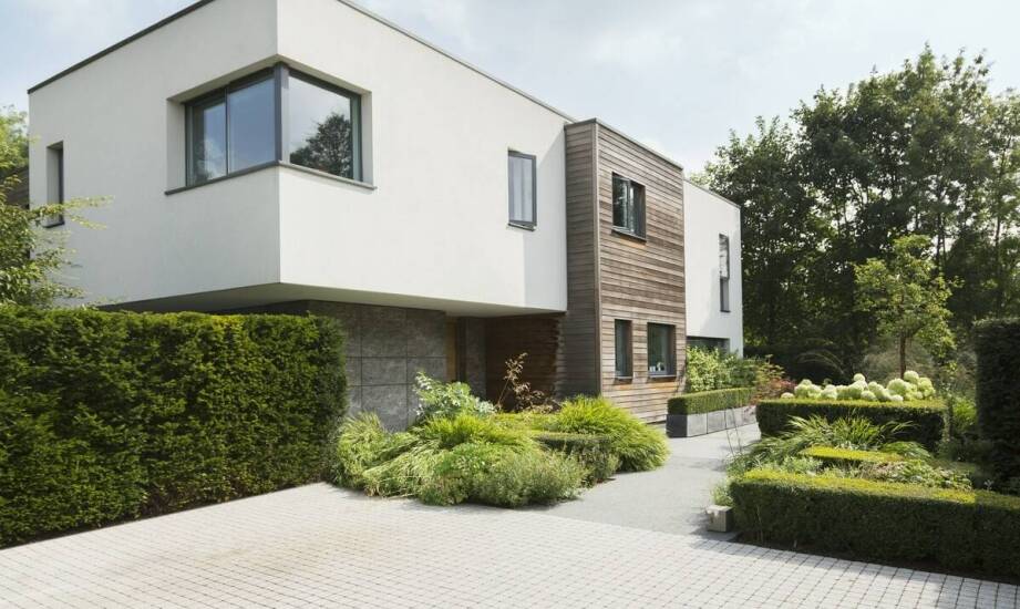 Jakie są kluczowe zasady projektowania efektownej fasady domu?