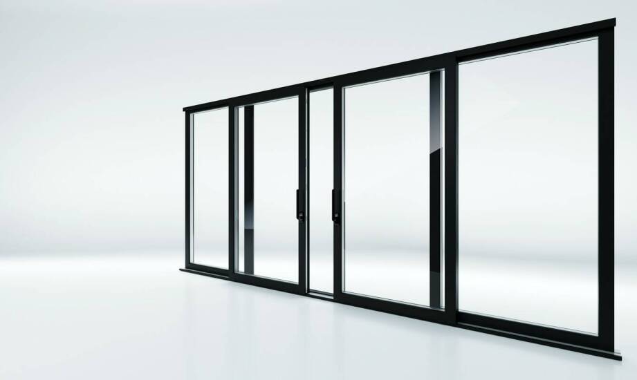 Przesuwne szklane drzwi na wymiar – jakie szkło wybrać do ich produkcji?
