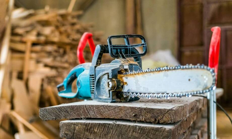 Porównanie pilarki rema DMXA 32 z innymi modelami dostępnymi na rynku.