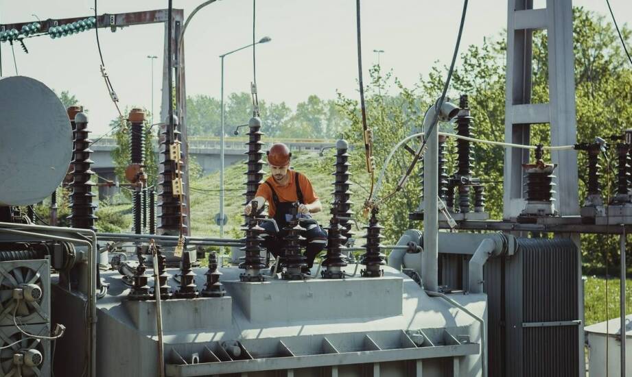 Przełączniki zaczepów transformatora: jakie wyzwania stoją przed projektantami?