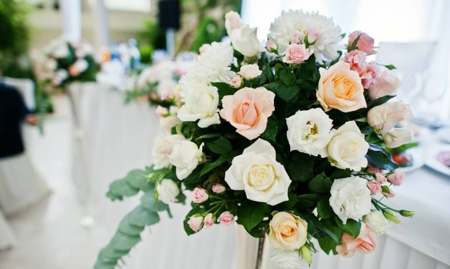 Jak sztuczne kwiatowe bukiety mogą zrewolucjonizować eventowe dekoracje?